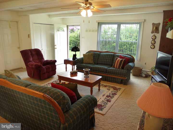 40 Umber Road Levittown, PA 19056 - Photo 6 of 20 Great Room