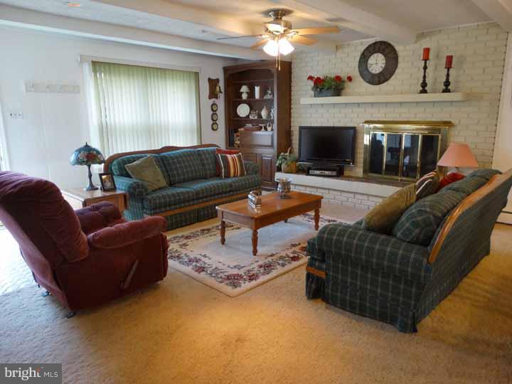 40 Umber Road Levittown, PA 19056 - Photo 7 of 20 Great Room
