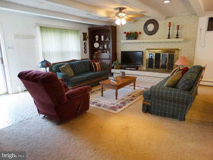 40 Umber Road Levittown, PA 19056 - Photo 8 of 20 Gallery Image 8