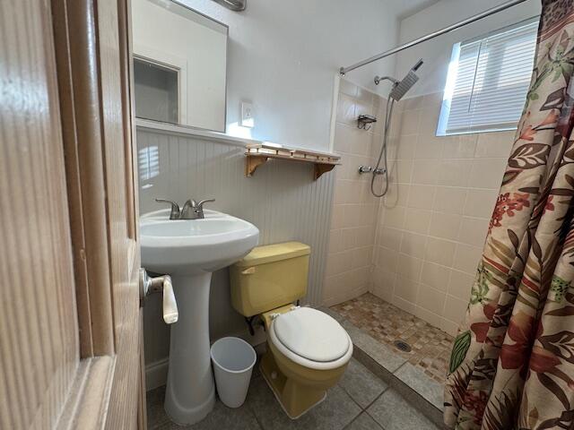 6440 2nd Street, Unit 9 Stock Island, FL 33040 - Photo 14 of 14 a bathroom with a sink toilet and shower