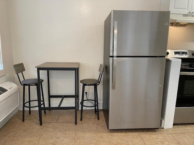 6440 2nd Street, Unit 9 Stock Island, FL 33040 - Photo 5 of 14 a view of a livingroom with furniture and a refrigerator