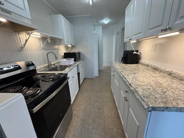 6440 2nd Street, Unit 9 Stock Island, FL 33040 - Photo 7 of 14 a kitchen with a stove and a sink