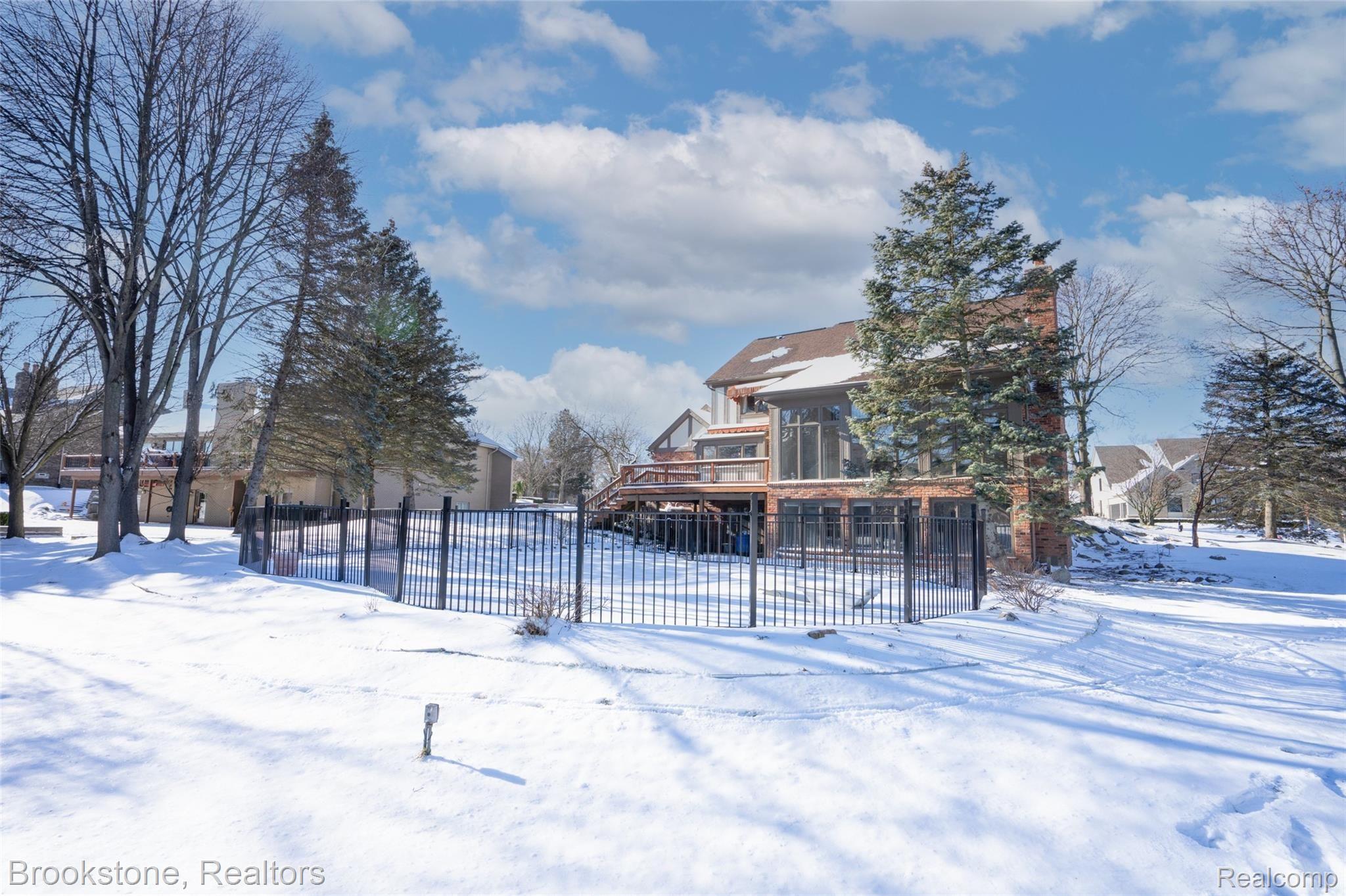 1039 Stony Pointe Boulevard Rochester, MI 48307 - Photo 8 of 61 1039 Stony Pointe Blvd Rochester EXTERIOR-7.jpg