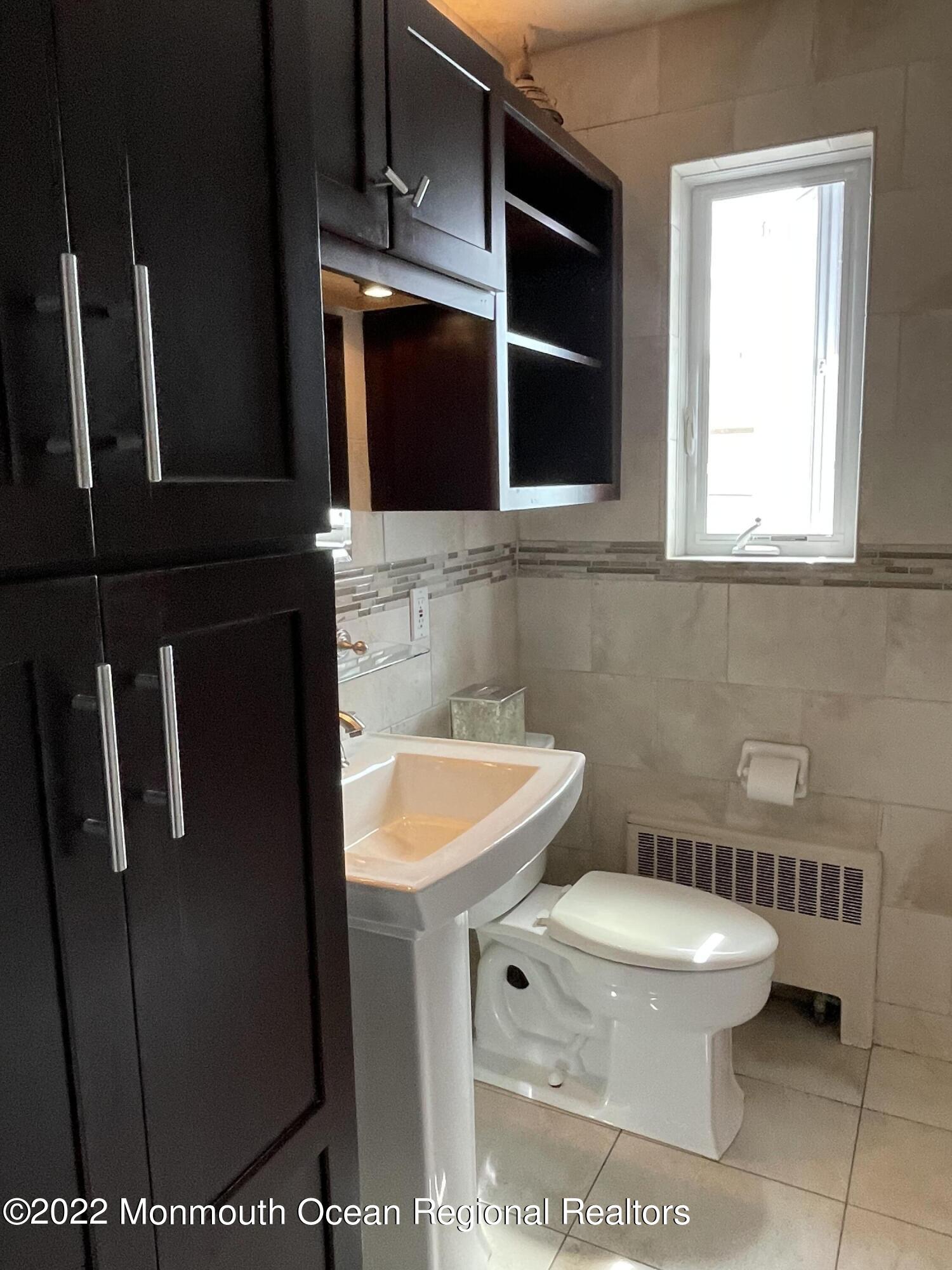 293 Spring Street, Unit 16C Red Bank, NJ 07701 - Photo 7 of 8 Bathroom