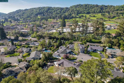 $1,890,000 | 15 Aspinwall Court, Orinda, CA 94563