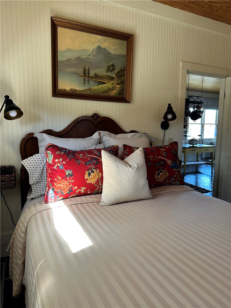 215 Ridge Road Westminster, SC 29693 - Photo 20 of 42 Cozy Main Level Bedroom