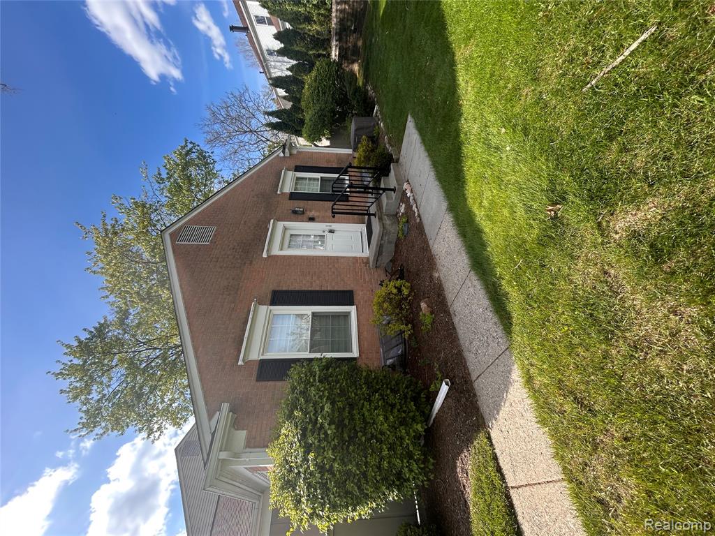 1466 Knights Ridge Court Rochester Hills, MI 48306 - Photo 2 of 30 Gallery Image 2