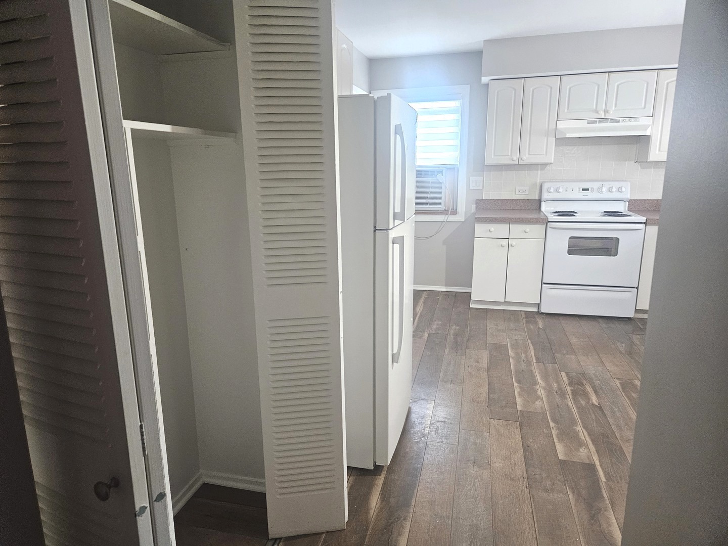 863 North Northwest Highway, Unit 2 Park Ridge, IL 60068 - Photo 10 of 22 a view of a kitchen with wooden floor