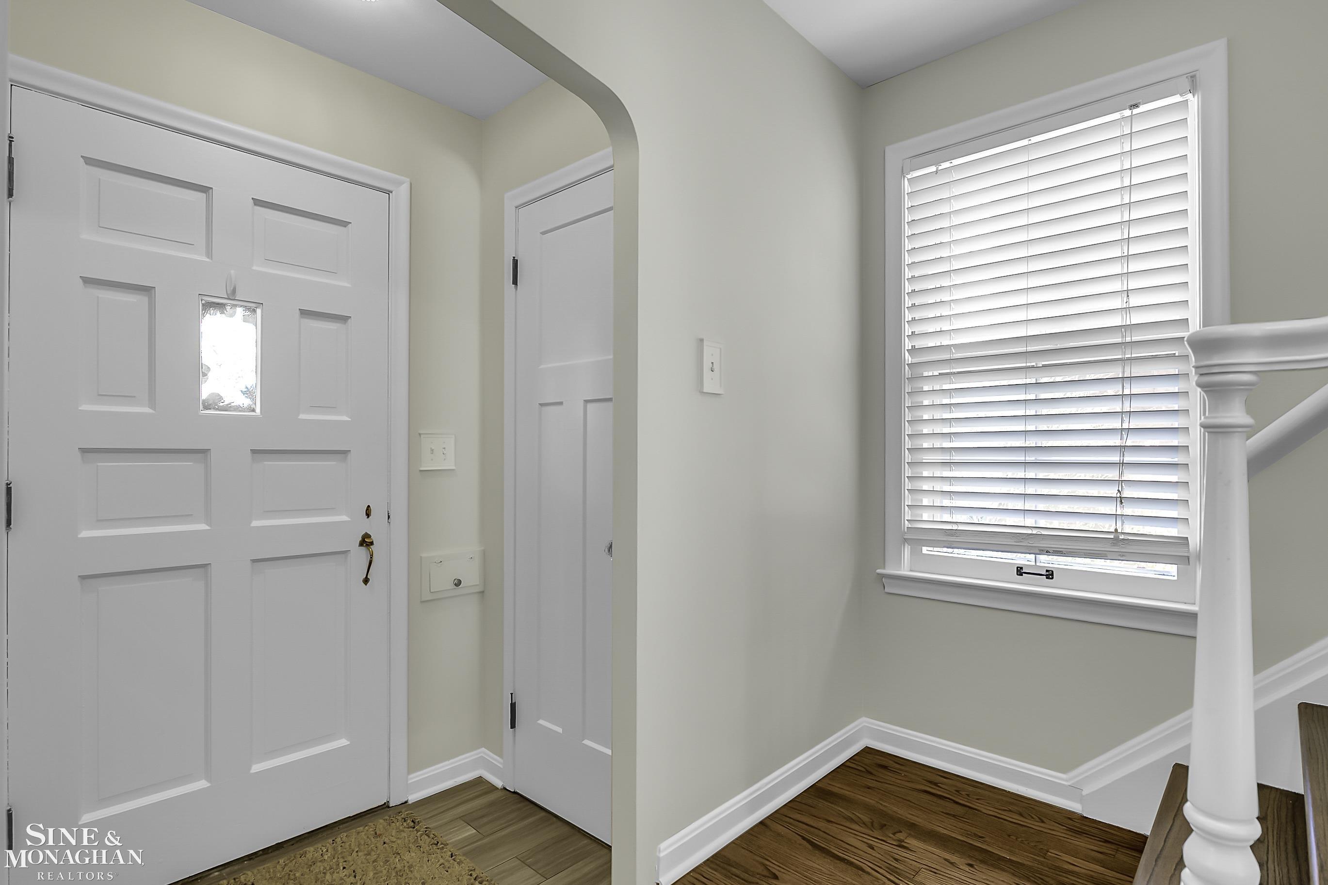 1709 Prestwick Road Grosse Pointe Woods, MI 48236 - Photo 4 of 36