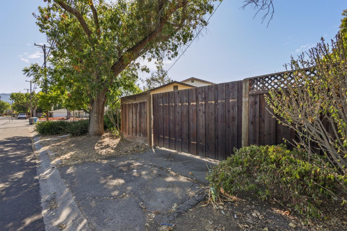 14769 Nelson Way San Jose, CA 95124 - Photo 30 of 43 a view of a backyard with pathway
