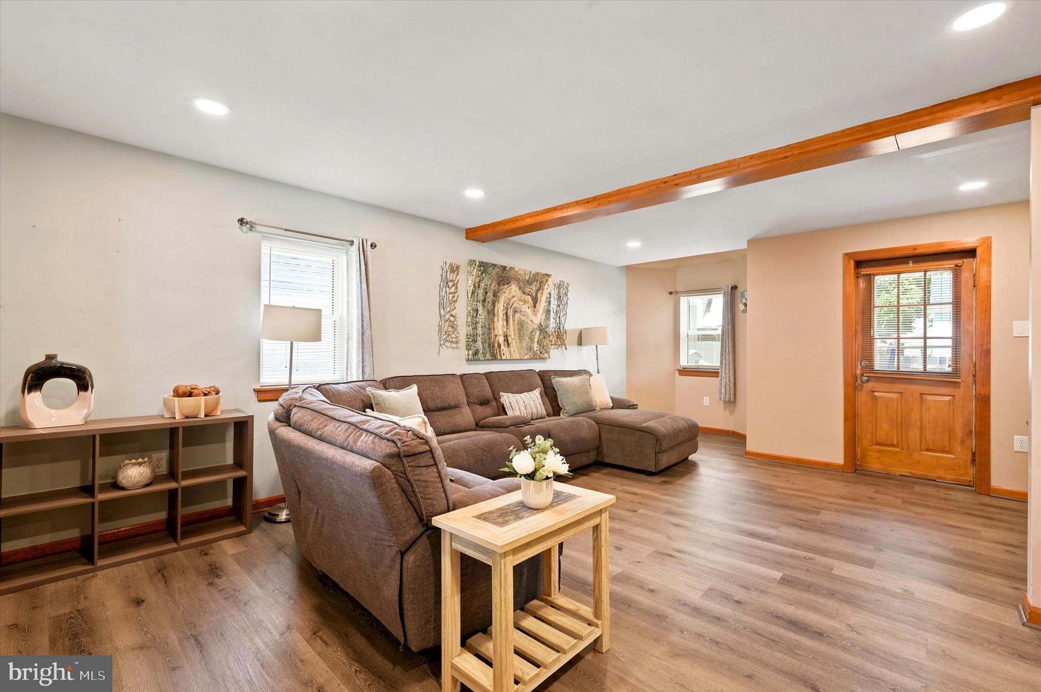 747 Surrey Road Aldan, PA 19018 - Photo 4 of 25 Living Room