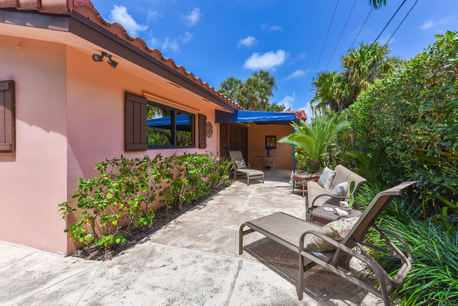 708 Northwest 6th Drive Boca Raton, FL 33486 - Photo 28 of 31 a view of a chair and table in backyard