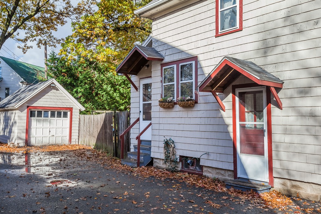 58 Meredith Street Springfield, MA 01108 - Photo 4 of 30