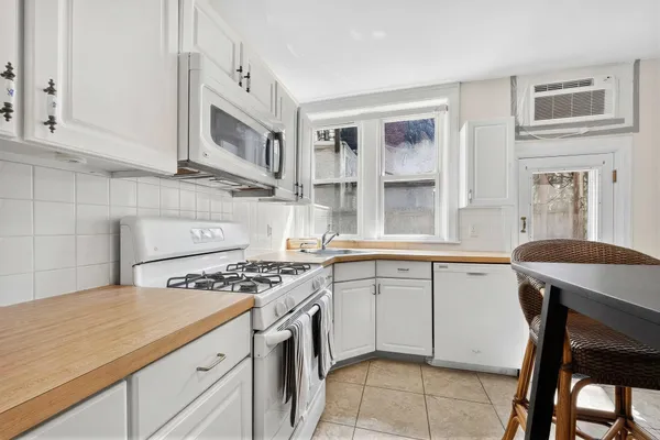 $875,000 | 105 8th Street, Unit 1, Hoboken, NJ 07030