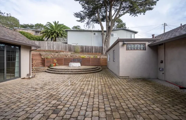 a view of a back yard of the building and trees