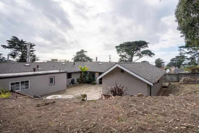 a view of a house with a backyard