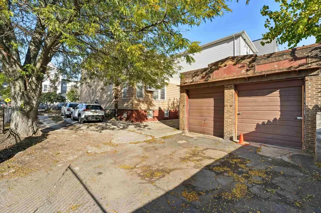 $2,700 | 525 7th Street, Unit 2, Union City, NJ 07087