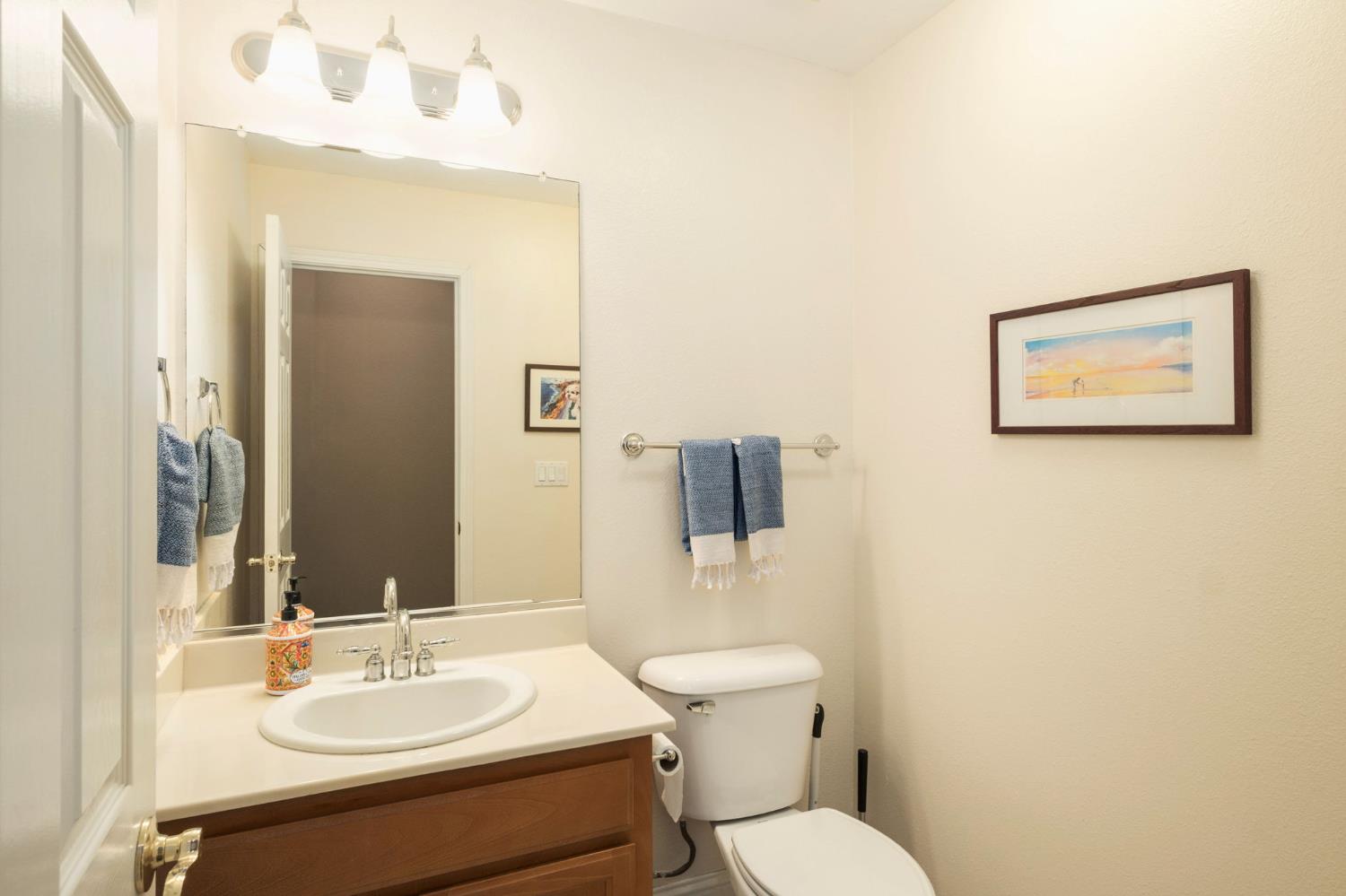 775 South Michelle Avenue Kerman, CA 93630 - Photo 17 of 37 a bathroom with a toilet sink and mirror