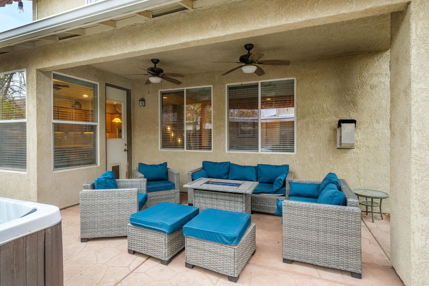 775 South Michelle Avenue Kerman, CA 93630 - Photo 32 of 37 a living room with furniture and windows