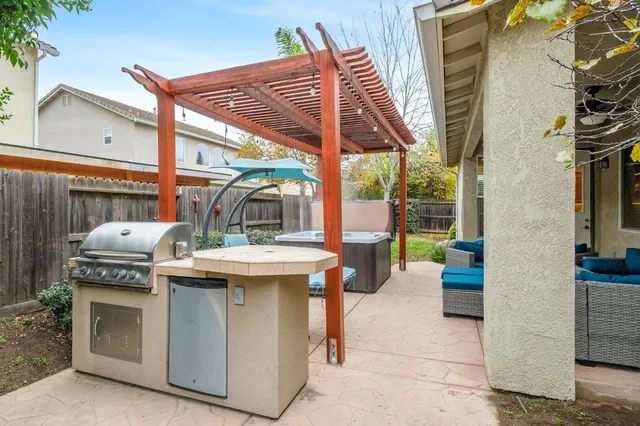 $575,000 | 775 South Michelle Avenue, Kerman, CA 93630