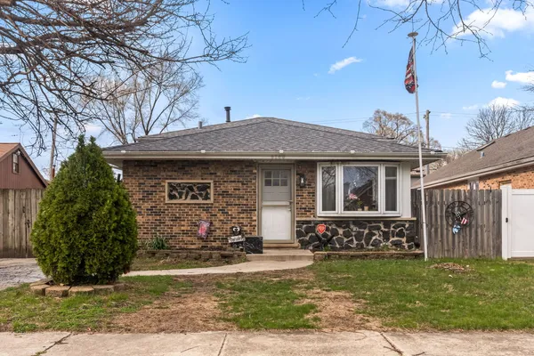 $325,000 | 6140 West 99th Street, Oak Lawn, IL 60453