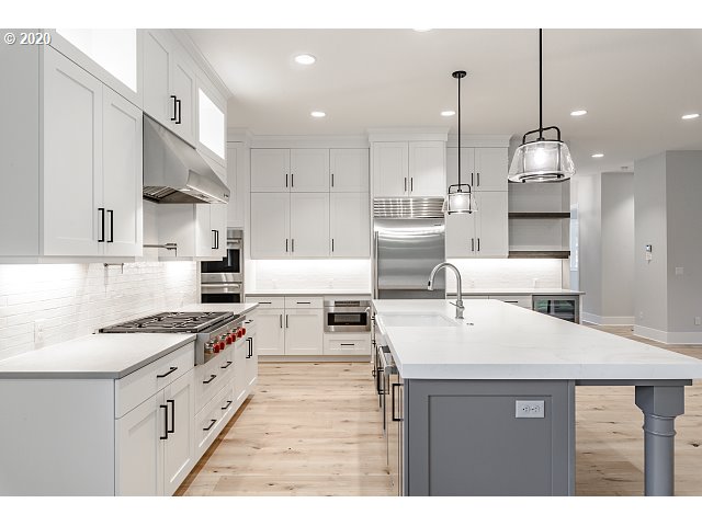 2895 Southwest West Point Avenue Portland, OR 97225 - Photo 10 of 24 Gallery Image 10