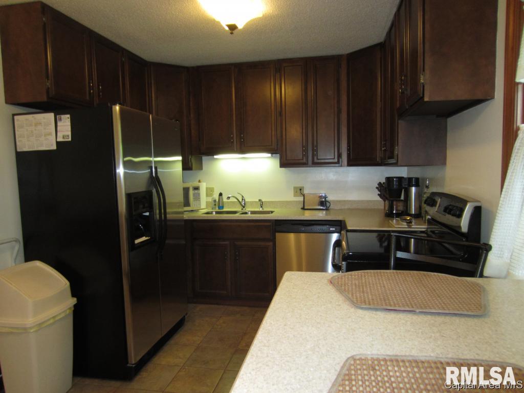 208 Walnut Valley Drive Springfield, IL 62707 - Photo 8 of 22