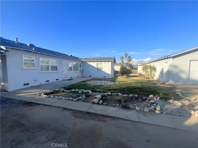 a view of a backyard with plants and outdoor seating