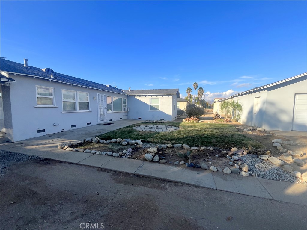 911 Park Avenue Calimesa, CA 92320 - Photo 17 of 19 a view of a house with a yard