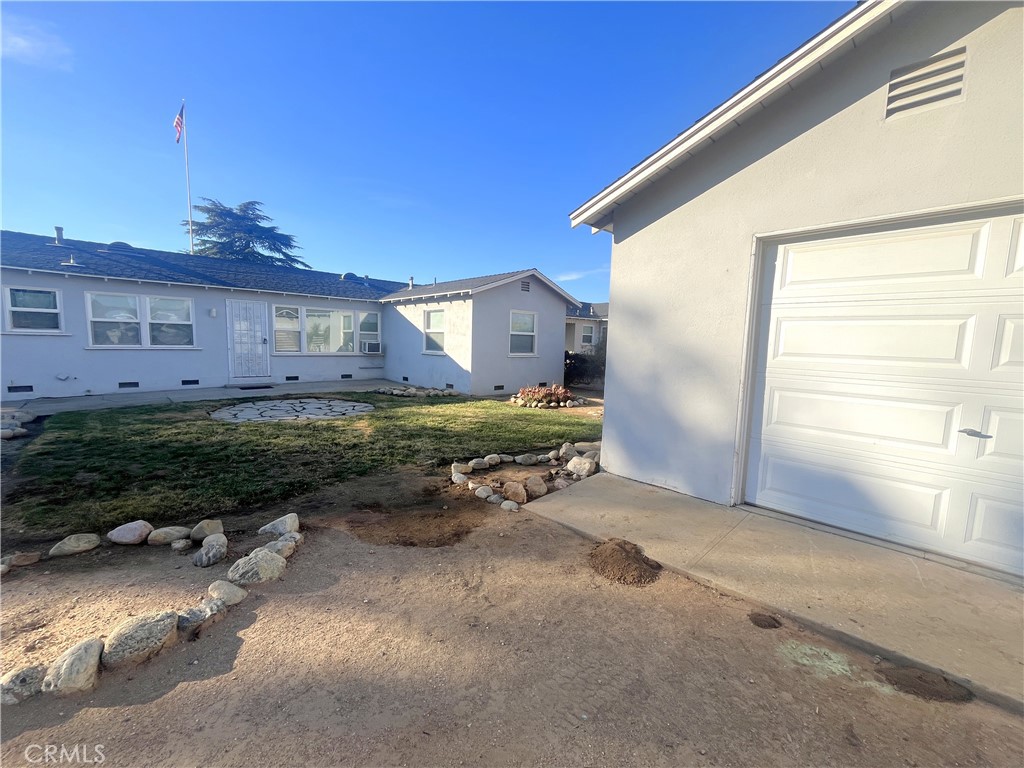 911 Park Avenue Calimesa, CA 92320 - Photo 19 of 19 a backyard of a house