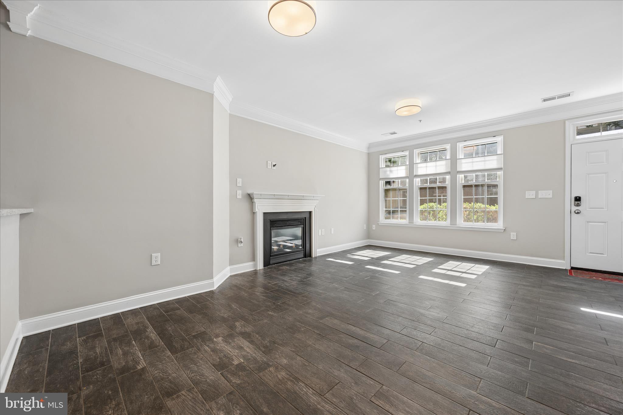 123 Bucksfield Road, Unit 123 Gaithersburg, MD 20878 - Photo 7 of 49 Dining Area