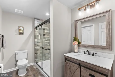 $1,150,000 | 35829 Peninsula Court, Round Hill, VA 20141
