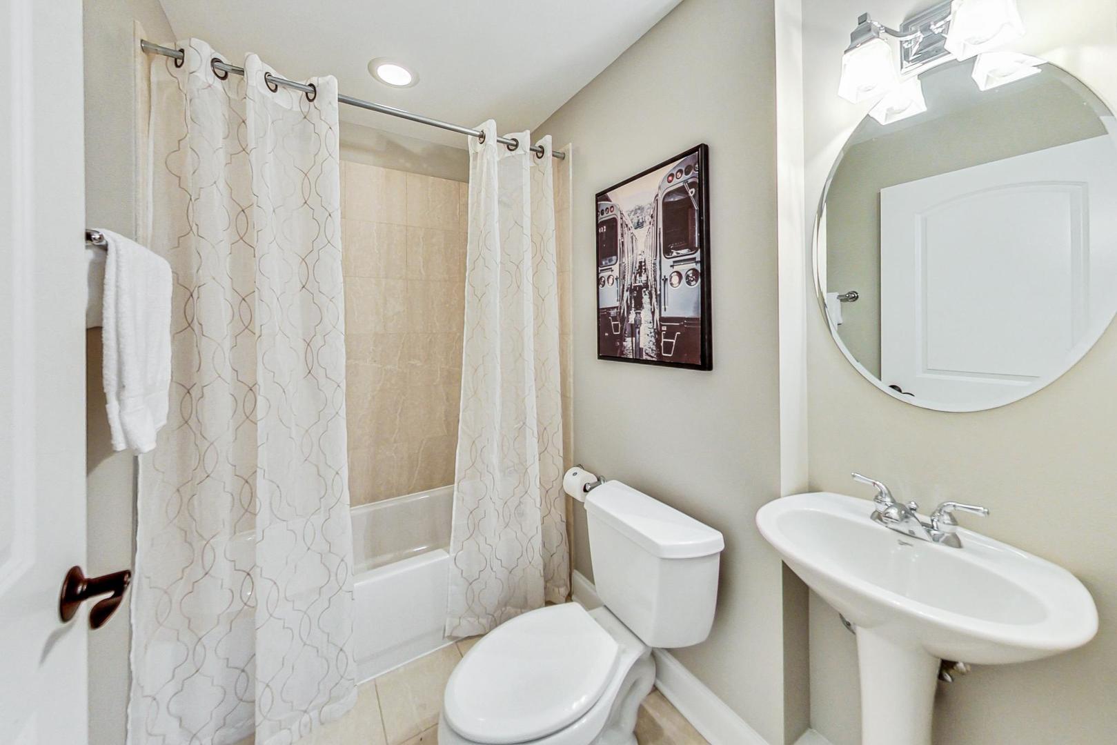 1453 West Irving Park Road, Unit 203 Chicago, IL 60613 - Photo 18 of 22 Gallery Image 18