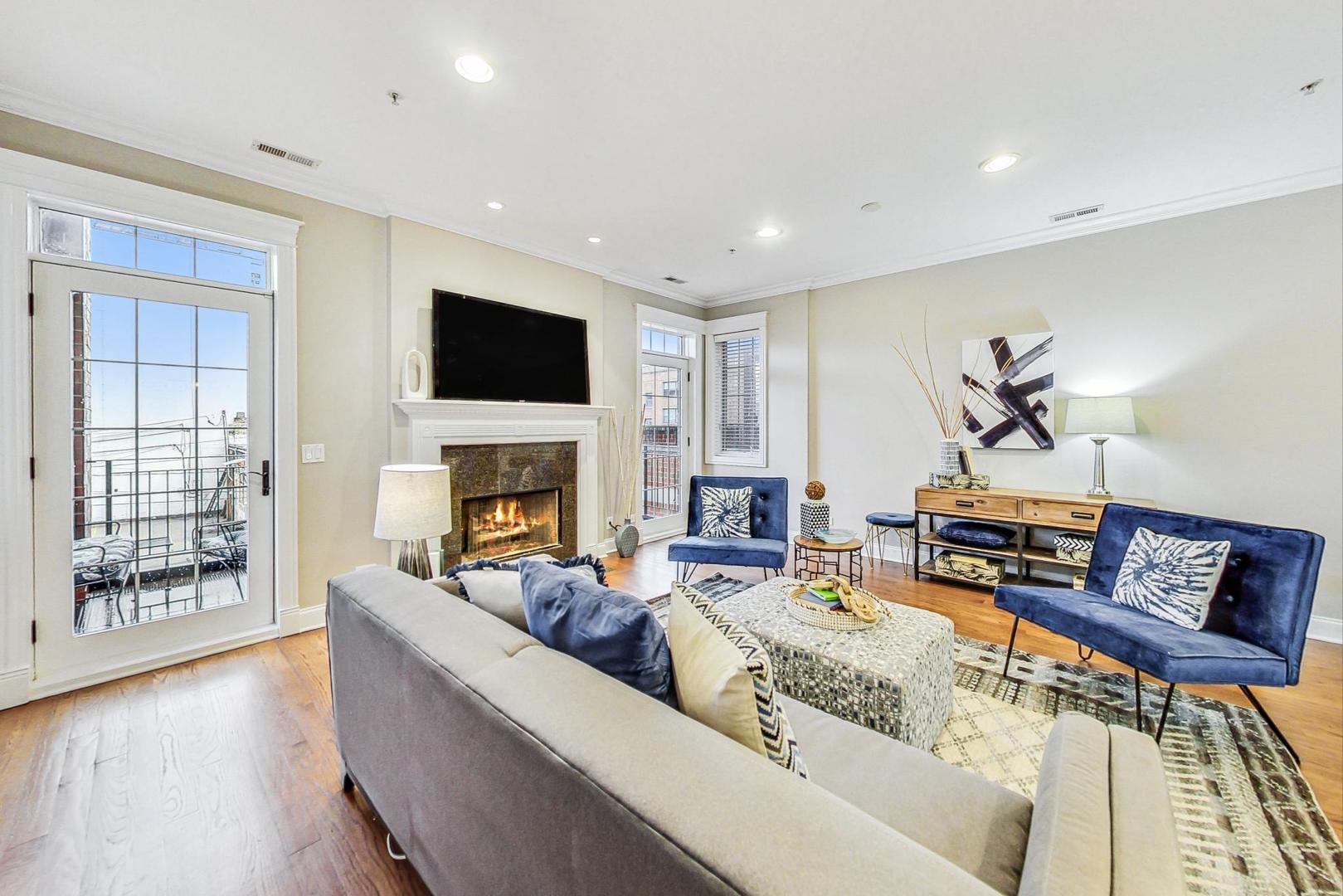 1453 West Irving Park Road, Unit 203 Chicago, IL 60613 - Photo 4 of 22 Gallery Image 4
