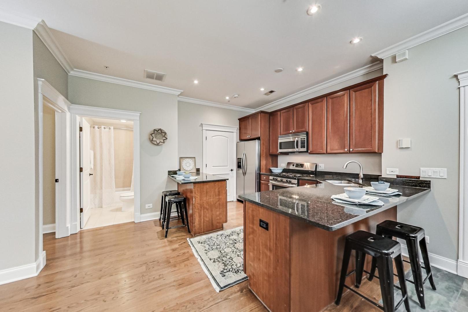 1453 West Irving Park Road, Unit 203 Chicago, IL 60613 - Photo 10 of 22 Gallery Image 10