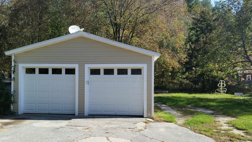 423 Putnam Hill Road Sutton, MA 01590 - Photo 3 of 12 a house view with a garden