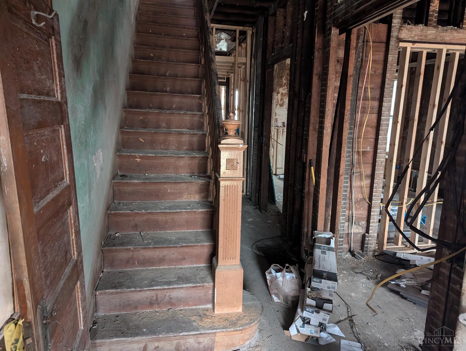 778 Ridgeway Avenue Cincinnati, OH 45229 - Photo 2 of 9