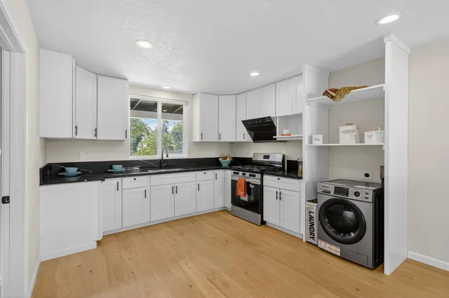 $349,950 | 1124 Acacia Avenue, Sacramento, CA 95815