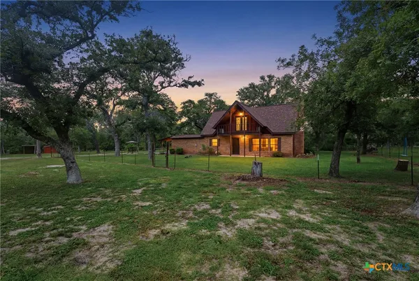 $550,000 | 8606 Highway 123, Stockdale, TX 78160