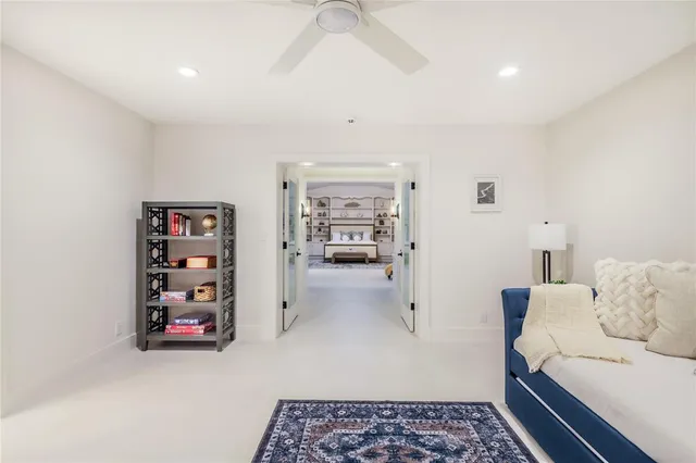 a view of livingroom with furniture