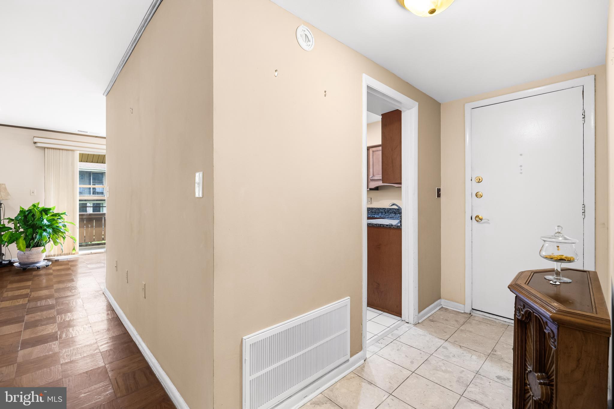 11 Hamill Road, Unit 11E Baltimore, MD 21210 - Photo 5 of 32 Hall