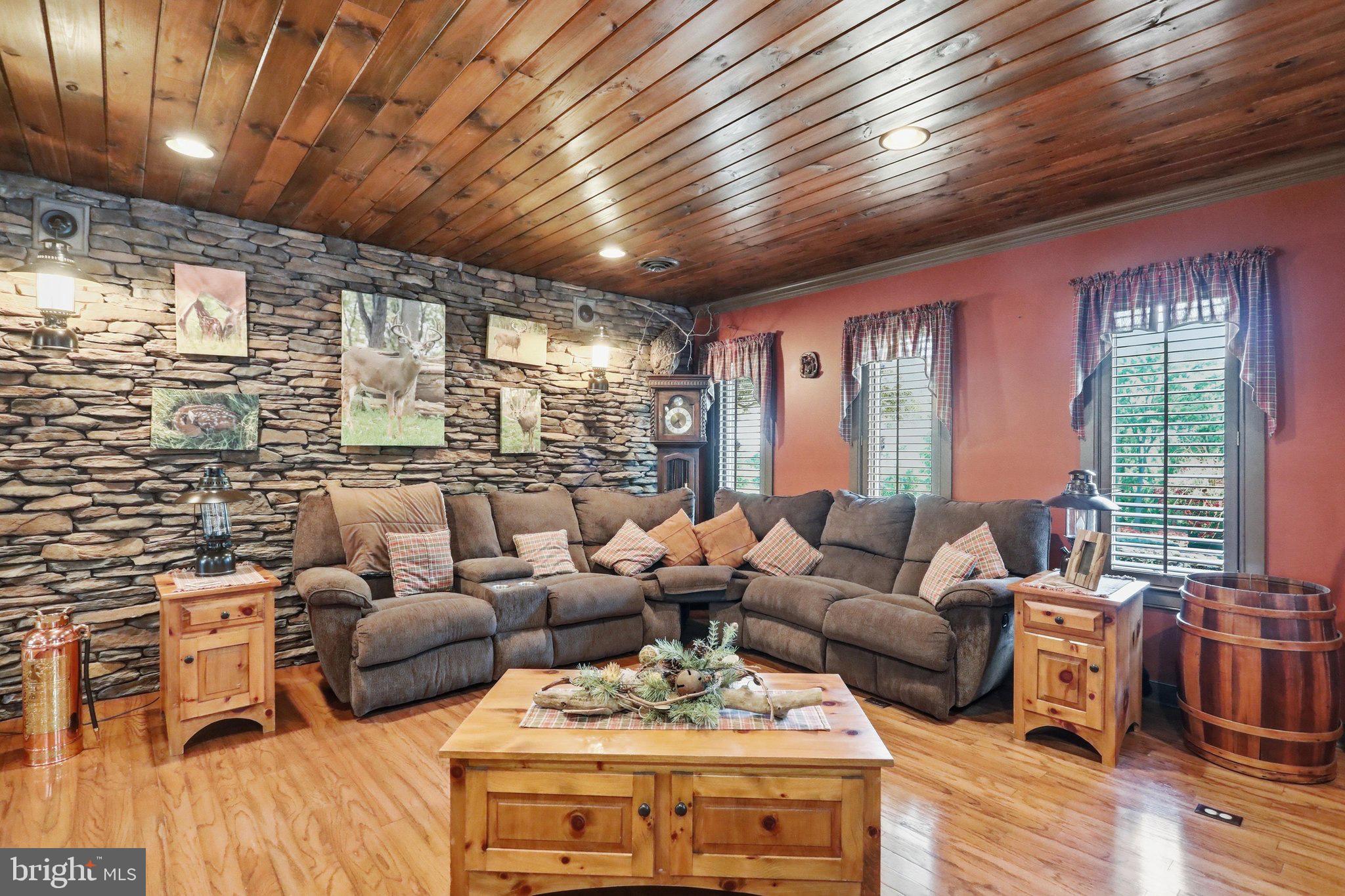 686 Bowman Road Chambersburg, PA 17202 - Photo 15 of 107 Family Room