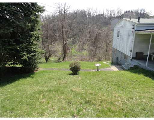 4017 Mt Troy Road Pittsburgh, PA 15214 - Photo 5 of 18 Yard/Garden.