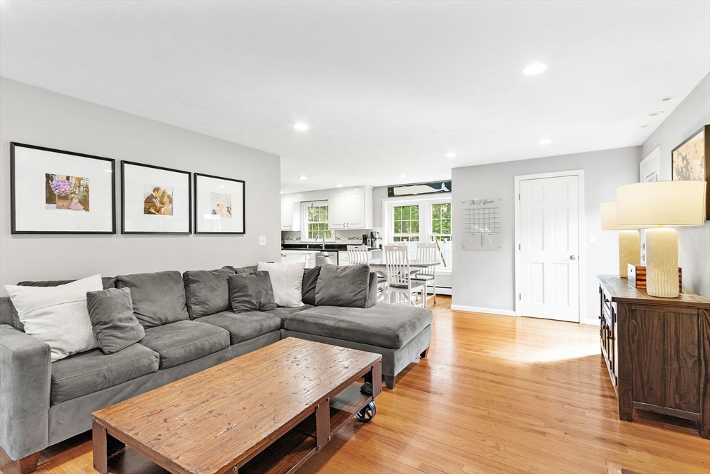 1 Castle Road Medway, MA 02053 - Photo 7 of 37