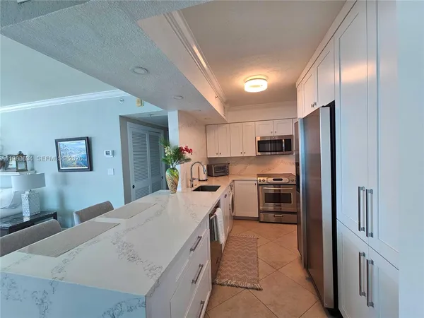 $5,800 | 2501 South Ocean Drive, Unit 411, Hollywood, FL 33019