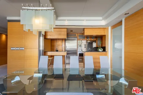 $6,000 | 17366 Sunset Boulevard, Unit 302, Pacific Palisades, CA 90272