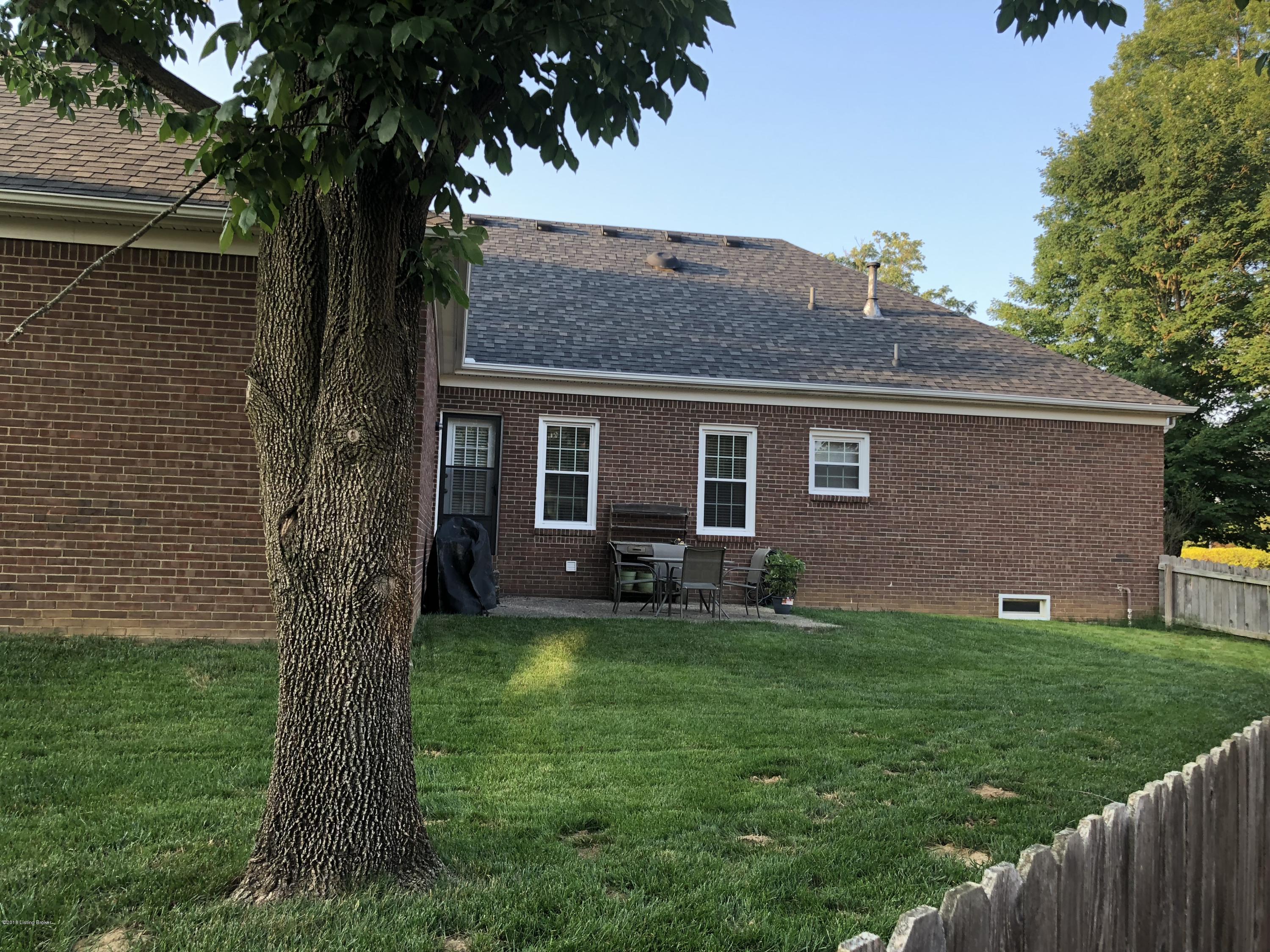 10521 Edgewater Road Louisville, KY 40223 - Photo 10 of 18 10521 Edgewater 11