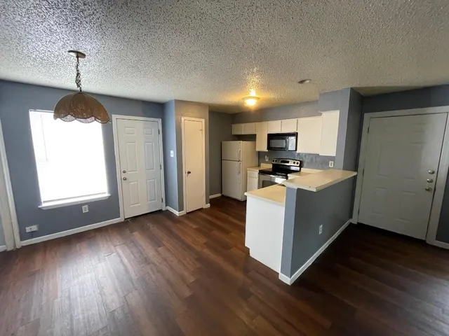 $950 | 1603 Onion Creek Village Drive, Unit C, Round Rock, TX 78664