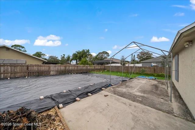 $2,000 | 701 Elmont Street Northwest, Palm Bay, FL 32907