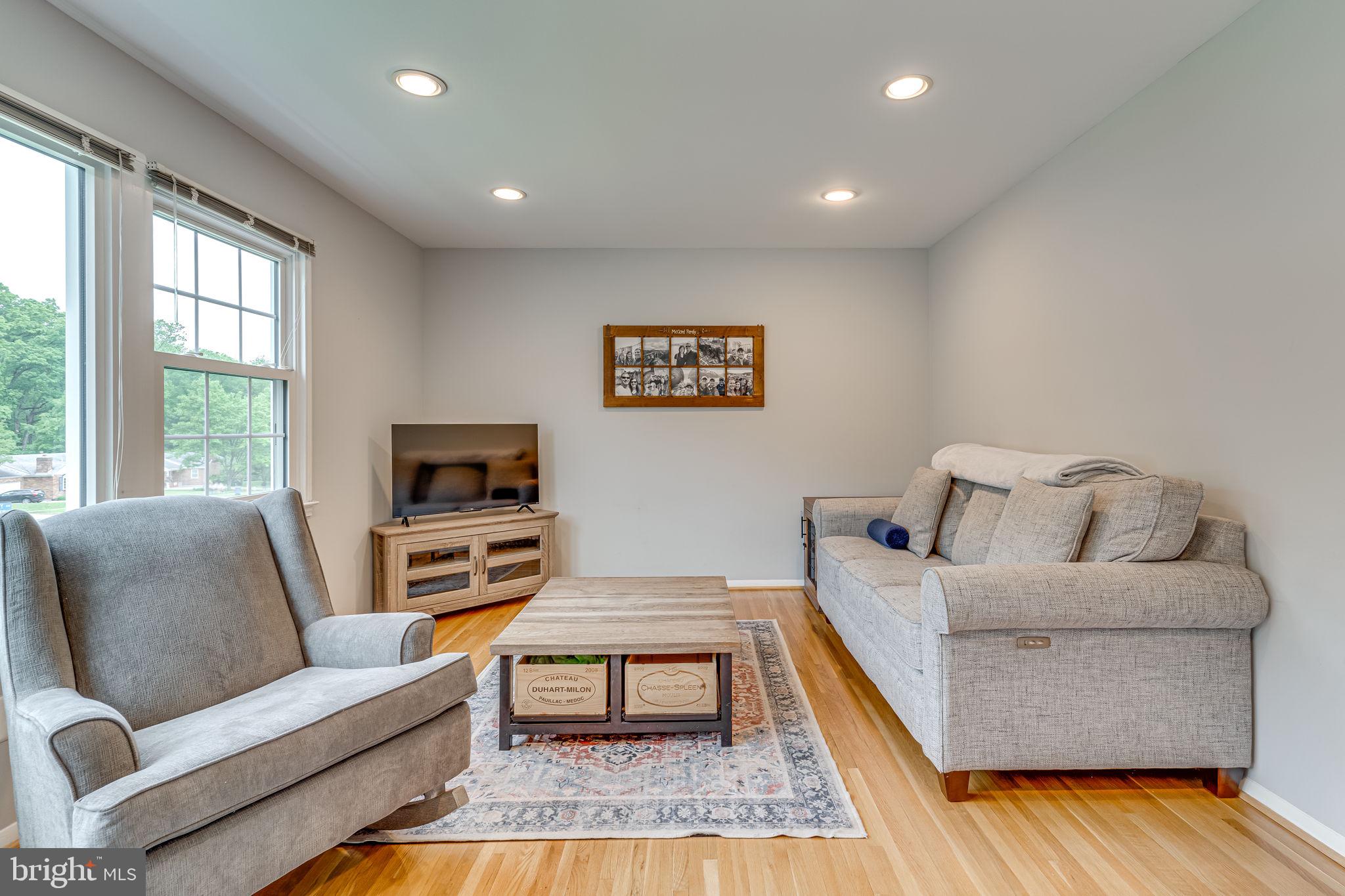 8307 Carrleigh Parkway Springfield, VA 22152 - Photo 4 of 36